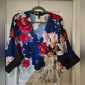 White House Black Market Floral V-Neck Kimono Top in Blue, Red, White